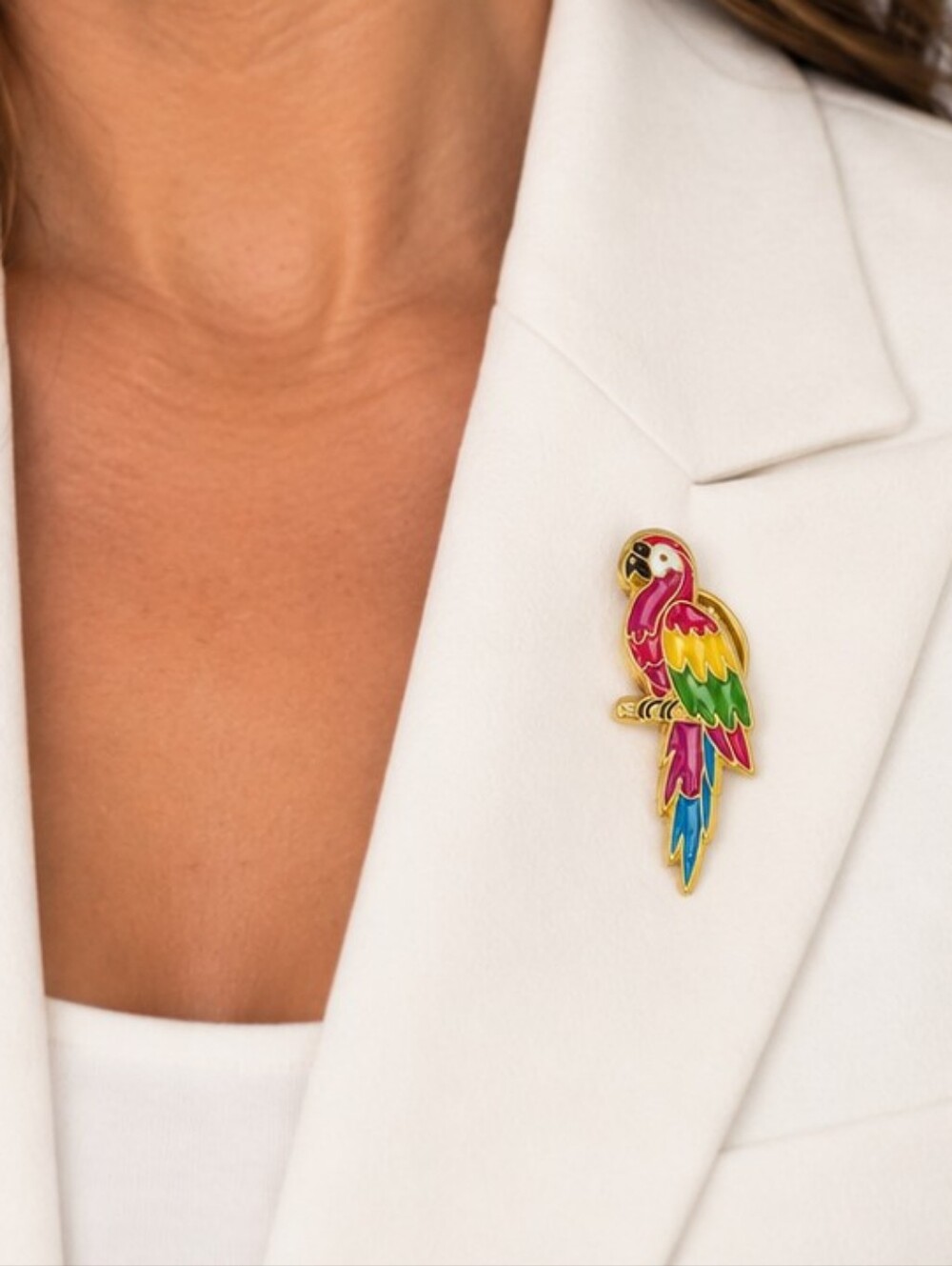 💎 Colorful Parrot Macaw Enamel Lapel Pin Brooch Tropical Bird Gold Tone EUC